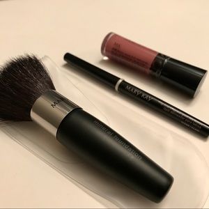 BUNDLE: Lip Liner, Lip Gloss and Foundation Brush